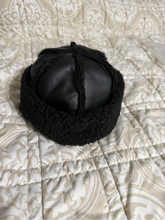 Zara Black Shearling-Trim Bucket Hat - Women Medium